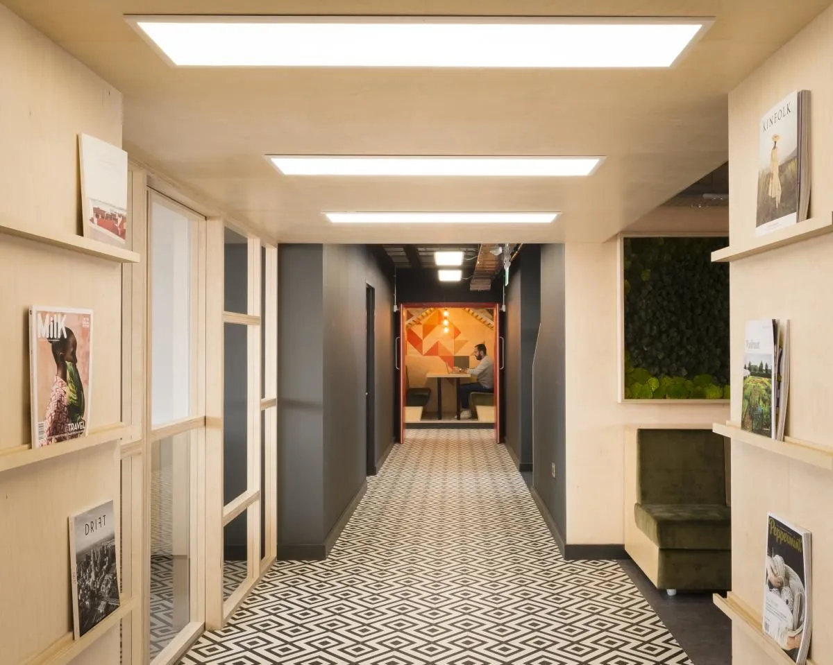 Business 4 image PLATF9RM