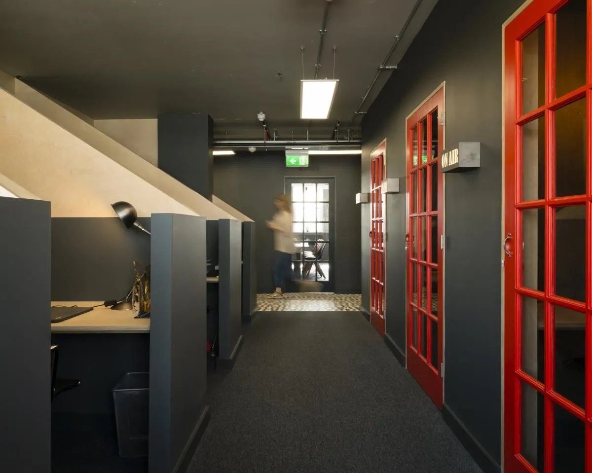 Business 5 image PLATF9RM