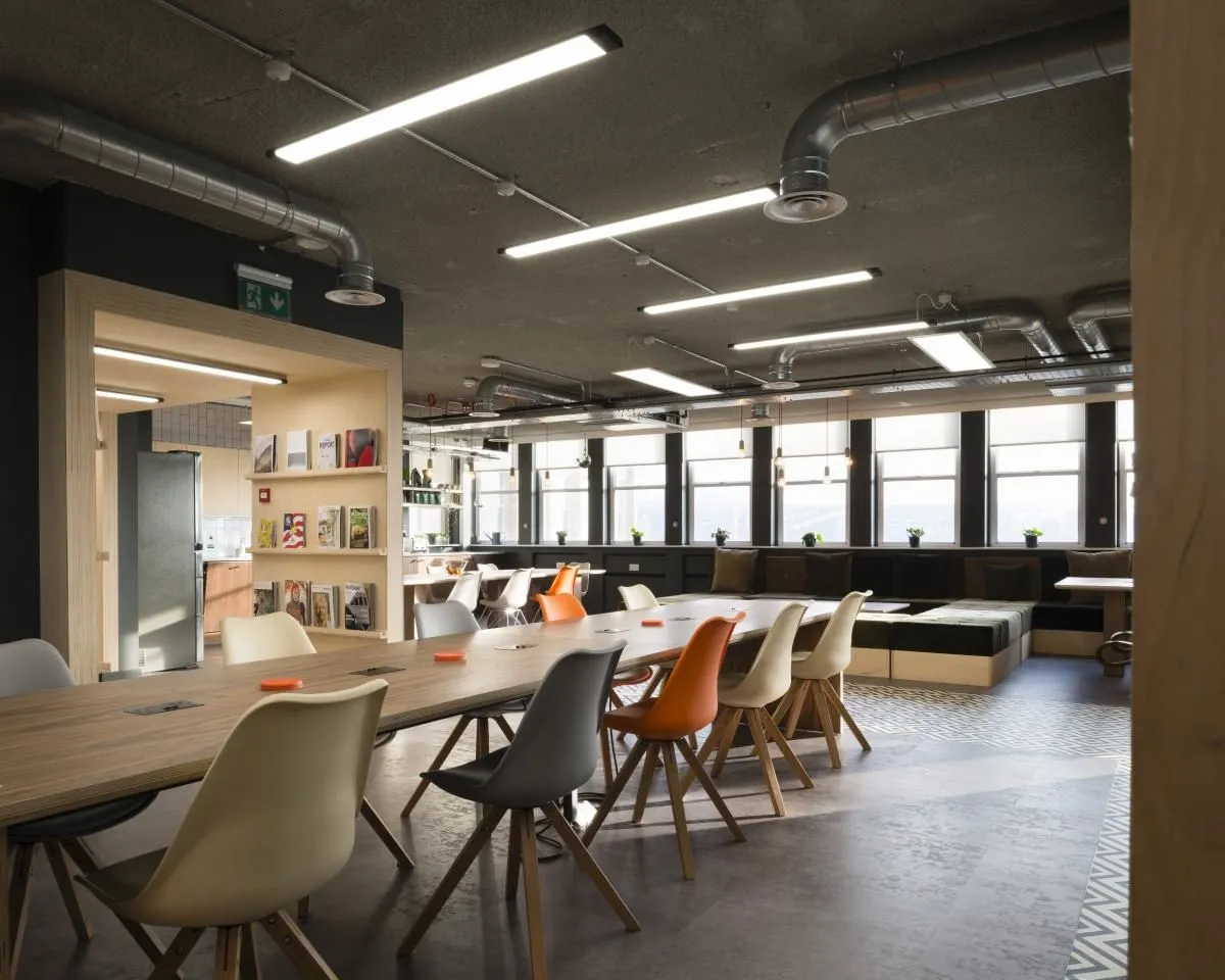 Business 2 image PLATF9RM